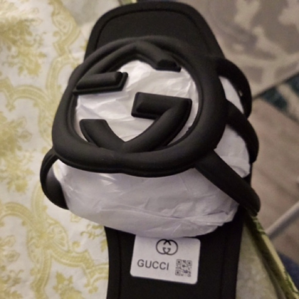 GUCCI JELLY SLIPPERS